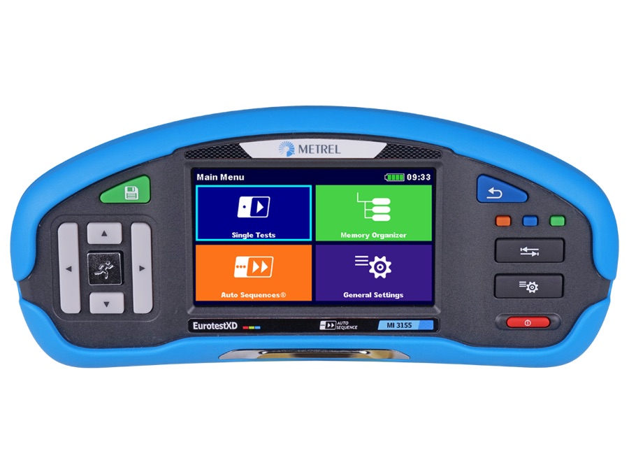 Comprobador Metrel MI 3155 EurotestXD, instrumento de verificación eléctrica usado por ECOVOLTENERGY en Santiago
