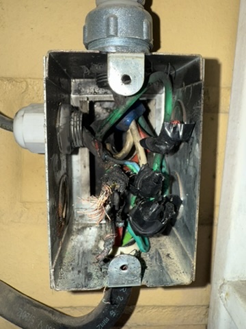 Cortocircuito en Caja de Paso